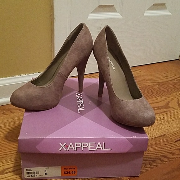 Heels - Picture 2 of 3